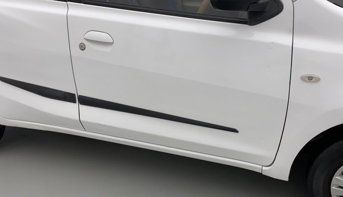 2015 Datsun Go Plus T, Petrol, Manual, 97,380 km, Driver-side door - Paint has faded