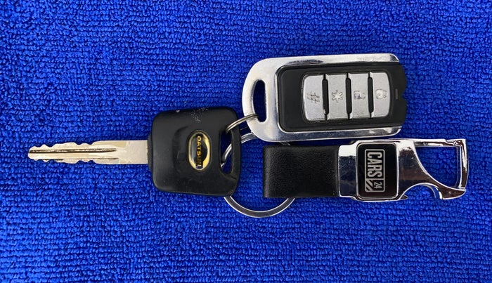 2015 Datsun Go Plus T, Petrol, Manual, 97,380 km, Key Close Up