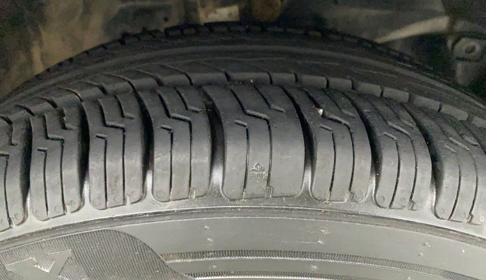 2015 Honda Brio S MT, Petrol, Manual, 14,214 km, Right Front Tyre Tread