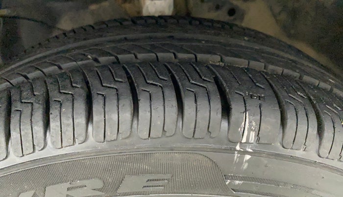 2015 Honda Brio S MT, Petrol, Manual, 14,214 km, Left Front Tyre Tread