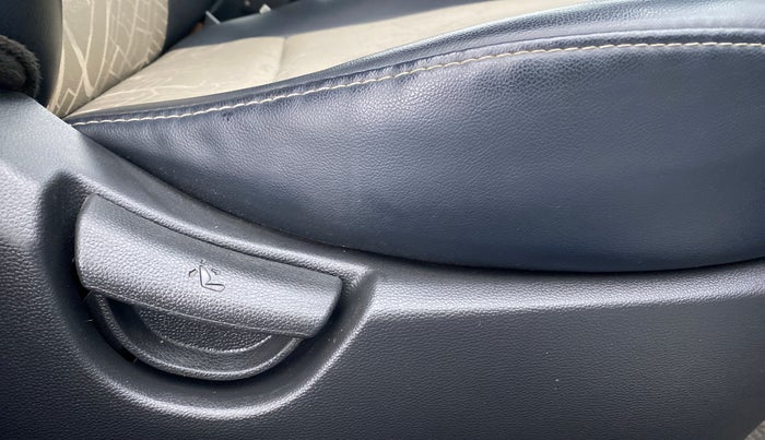 2018 Hyundai Grand i10 Magna 1.2 AT  VTVT, Petrol, Automatic, 44,200 km, Driver Side Adjustment Panel