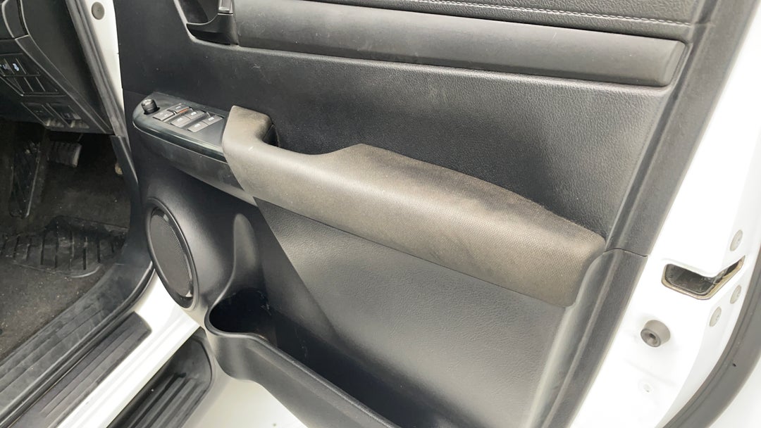 2016 Toyota Hilux Sr Hi-rider, Automatic, 103610 km, Doors Front RHS Fade