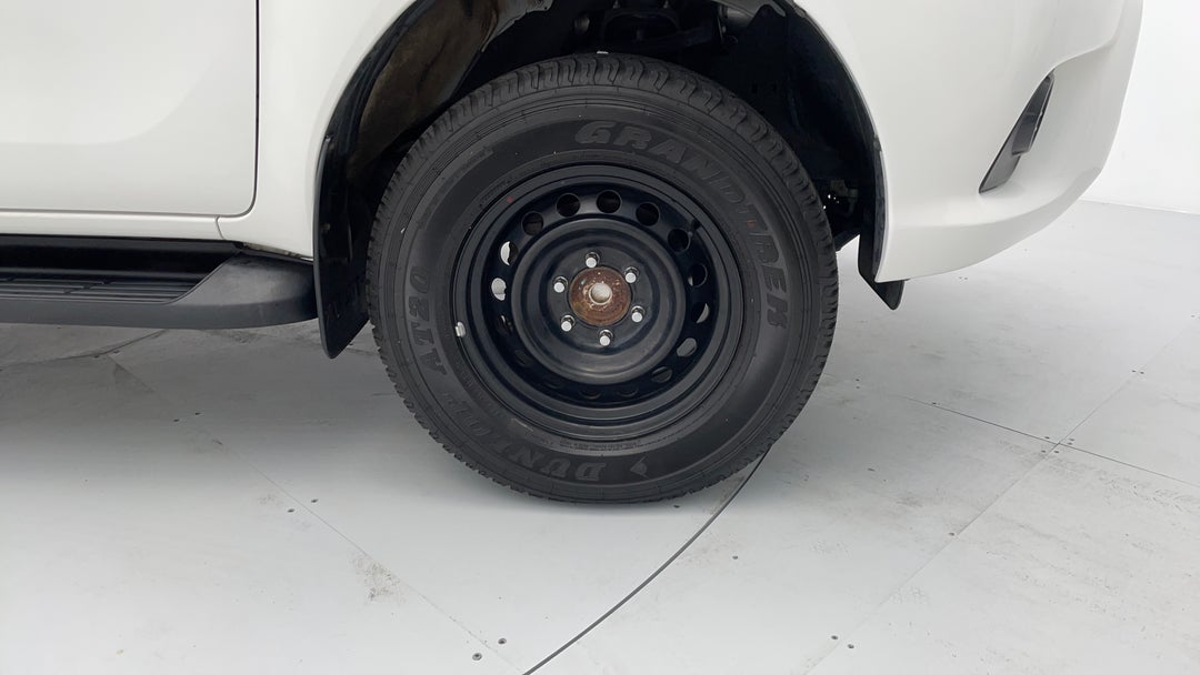 2016 Toyota Hilux Sr Hi-rider, Automatic, 103610 km, Right Front Wheel