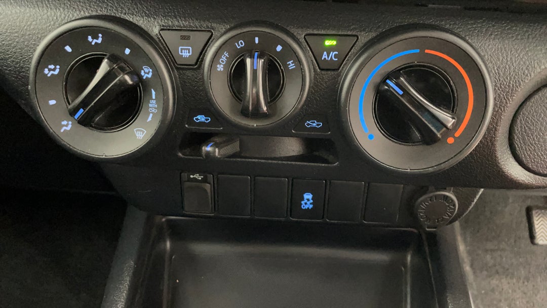 2016 Toyota Hilux Sr Hi-rider, Automatic, 103610 km, Climate Control