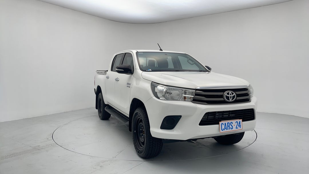 2016 Toyota Hilux Sr Hi-rider, Automatic, 103610 km, Right Front Diagonal (45- Degree) View