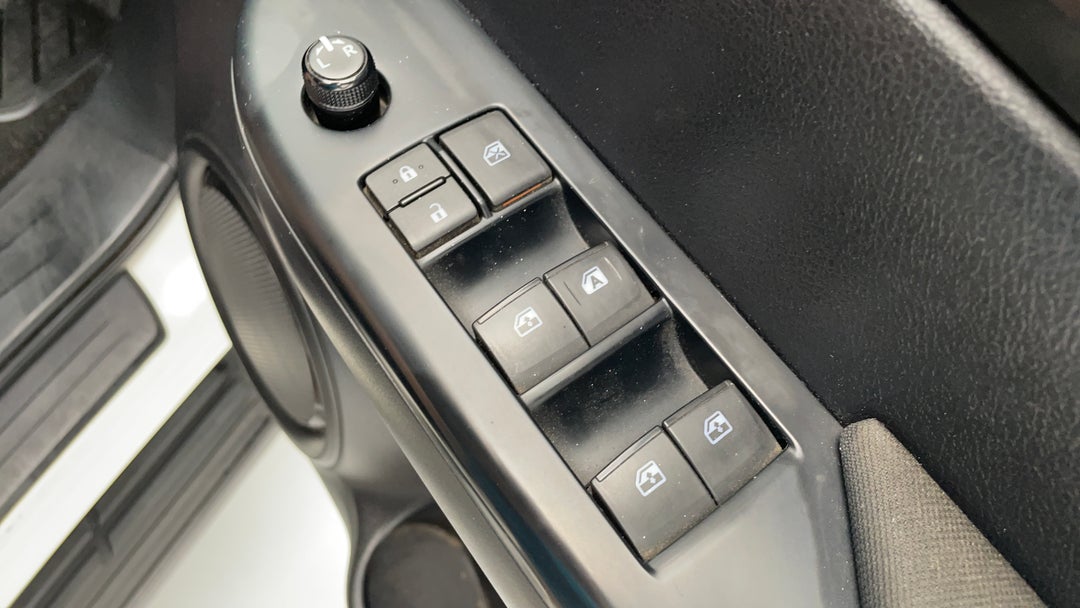 2016 Toyota Hilux Sr Hi-rider, Automatic, 103610 km, Driver Side Door Panel