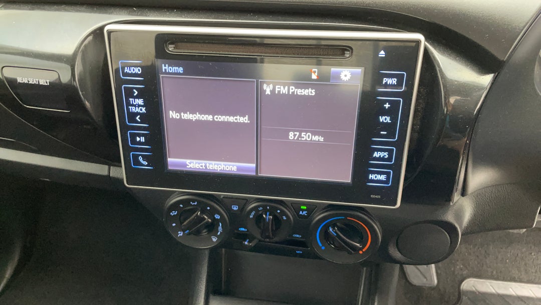 2016 Toyota Hilux Sr Hi-rider, Automatic, 103610 km, Infotainment System