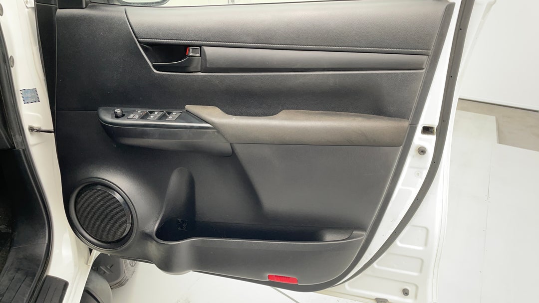 2016 Toyota Hilux Sr Hi-rider, Automatic, 103610 km, Driver Side Door Card