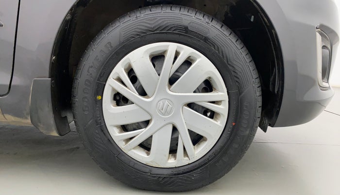 2015 Maruti Swift VXI D, CNG, Manual, 31,645 km, Right Front Wheel