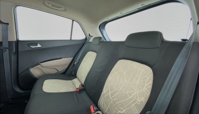 2017 Hyundai Grand i10 SPORTZ (O) 1.2 AT VTVT, Petrol, Automatic, 13,414 km, Right Side Rear Door Cabin