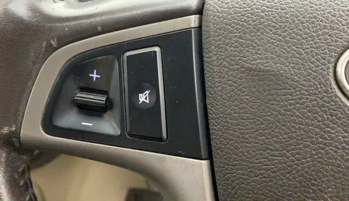 2010 Hyundai i20 ASTA 1.2, Petrol, Manual, 1,03,267 km, Steering wheel - Sound system control not functional