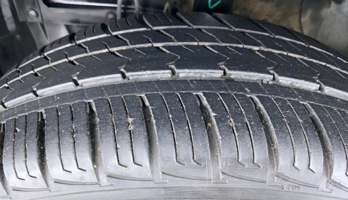 2016 Maruti Vitara Brezza VDI OPT, Diesel, Manual, 65,912 km, Left Front Tyre Tread