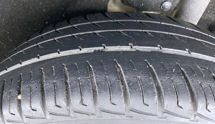 2016 Maruti Vitara Brezza VDI OPT, Diesel, Manual, 65,912 km, Left Rear Tyre Tread