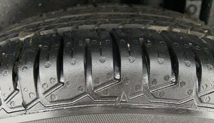 2014 Maruti Swift VDI, Diesel, Manual, 72,074 km, Left Rear Tyre Tread