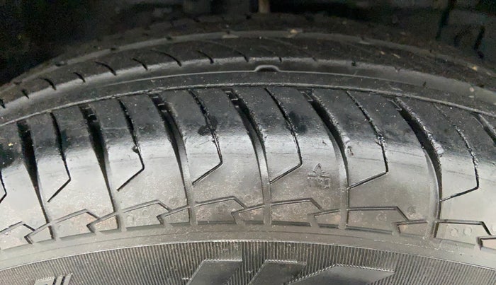 2014 Maruti Swift VDI, Diesel, Manual, 72,074 km, Right Front Tyre Tread