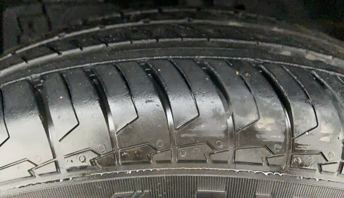 2014 Maruti Swift VDI, Diesel, Manual, 72,074 km, Left Front Tyre Tread