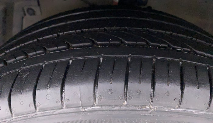 2018 Maruti Ciaz ALPHA 1.4 VVT AMT, Petrol, Automatic, 74,870 km, Left Front Tyre Tread