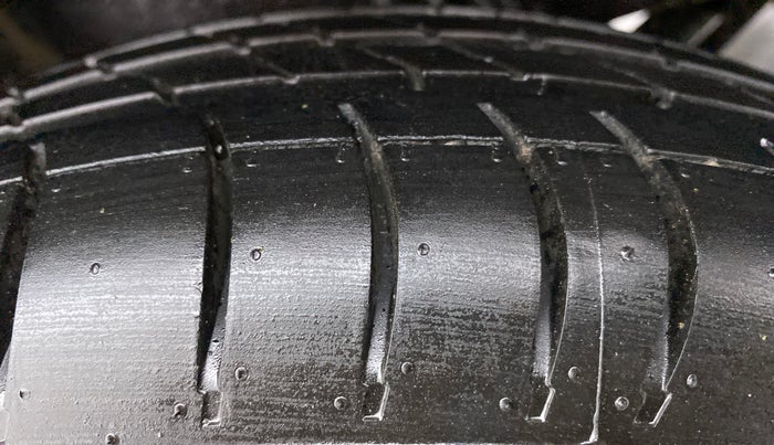 2016 Datsun Redi Go LIMITED EDITION, Petrol, Manual, 50,750 km, Right Rear Tyre Tread