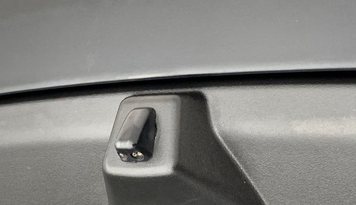 2016 Datsun Redi Go LIMITED EDITION, Petrol, Manual, 50,750 km, Front windshield - Nozzle alignment