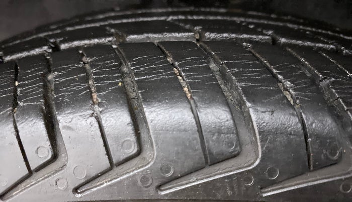 2016 Datsun Redi Go LIMITED EDITION, Petrol, Manual, 50,750 km, Left Rear Tyre Tread