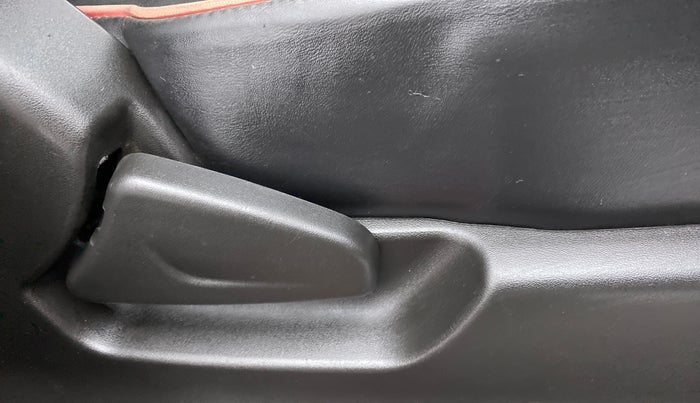 2016 Datsun Redi Go LIMITED EDITION, Petrol, Manual, 50,750 km, Driver Side Adjustment Panel