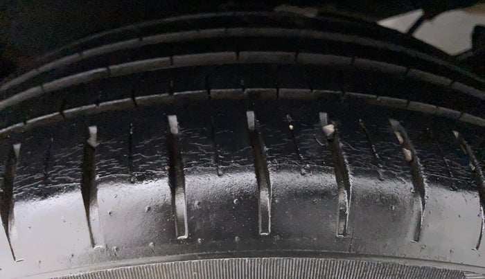 2017 Maruti Baleno ALPHA PETROL 1.2, Petrol, Manual, 23,555 km, Left Front Tyre Tread