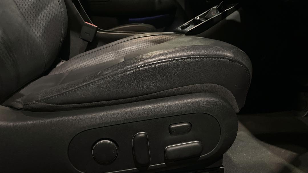 2023 Hyundai Kona Premium, Automatic, 56889 km, Drivers Side Adjustment Panel