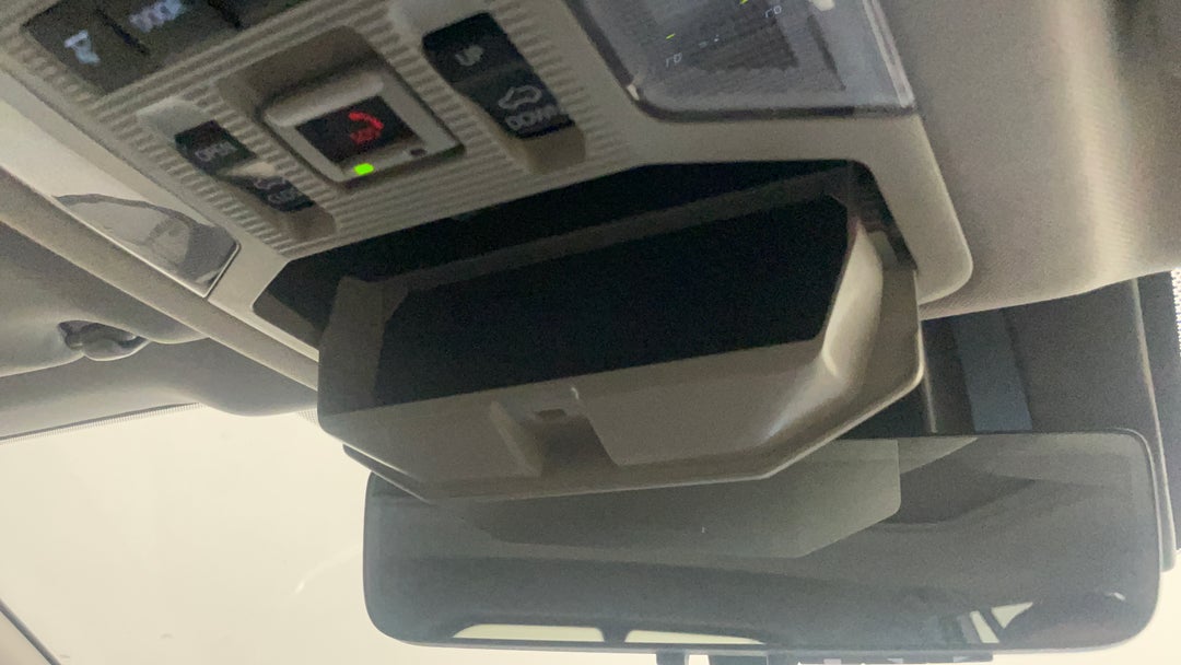 On-Roof Controls/Sunglass holder