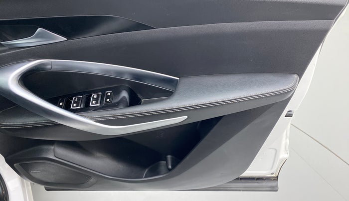 2020 MG HECTOR SHARP DCT PETROL, Petrol, Automatic, 10,659 km, Driver Side Door Panels Control