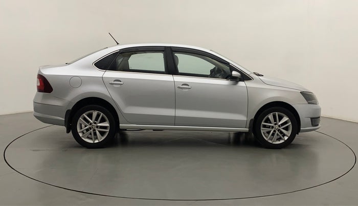 2017 Skoda Rapid STYLE 1.6 MPI AT, Petrol, Automatic, 84,858 km, Right Side