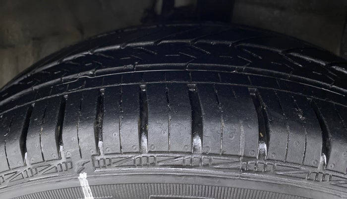 2017 Hyundai Xcent E PLUS, Petrol, Manual, 25,936 km, Right Front Tyre Tread