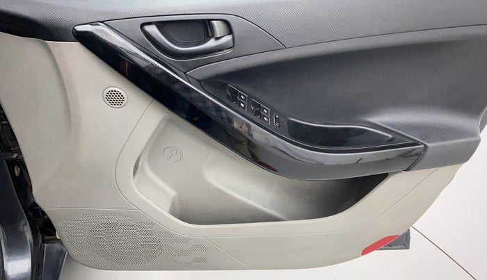 2018 Tata NEXON XMA PETROL, Petrol, Automatic, 1,01,572 km, Driver Side Door Panels Control
