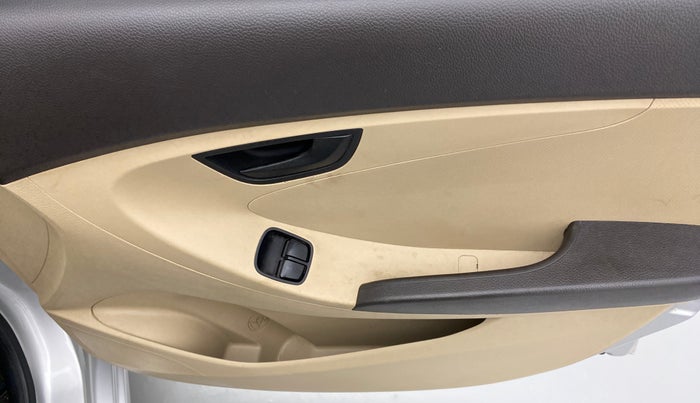 2018 Hyundai Eon MAGNA PLUS, Petrol, Manual, 32,941 km, Driver Side Door Panels Control
