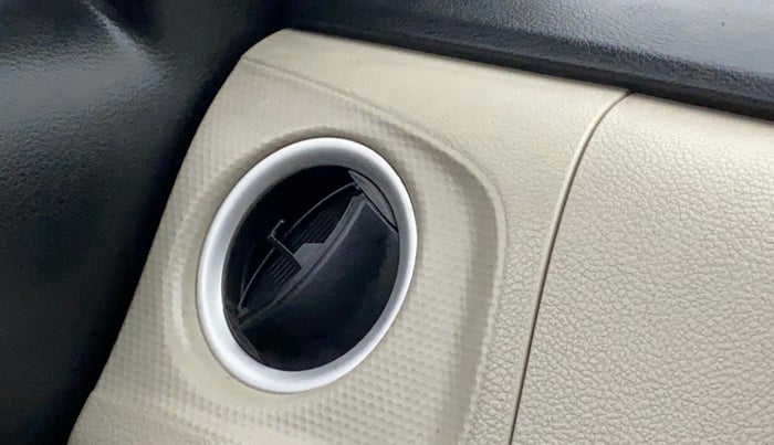 2019 Maruti New Wagon-R ZXI 1.2, Petrol, Manual, 96,908 km, AC Unit - Front vent has minor damage