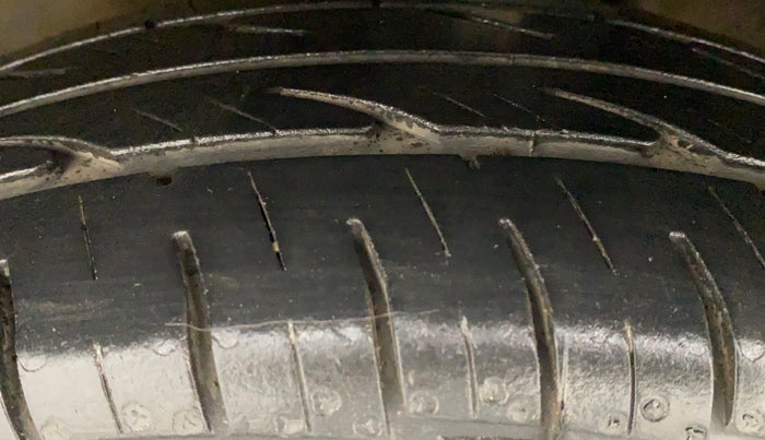 2021 Maruti Alto VXI PLUS, Petrol, Manual, 31,117 km, Left Front Tyre Tread