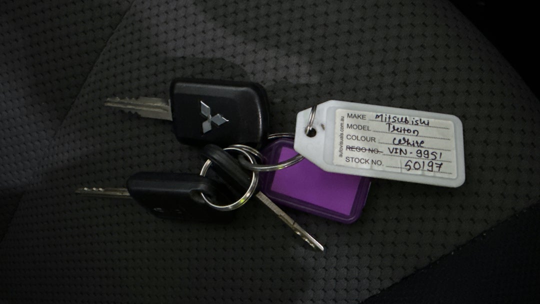 2021 Mitsubishi Triton Glx+ (4x4), Automatic, 119004 km, Key Close-up