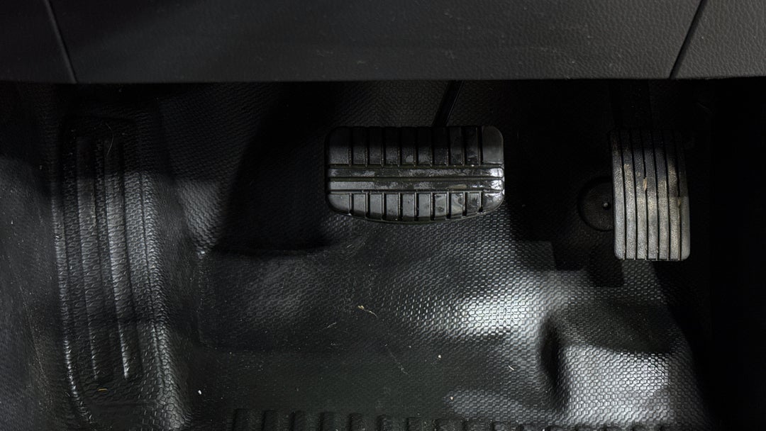 2021 Mitsubishi Triton Glx+ (4x4), Automatic, 119004 km, Pedals and Footmat