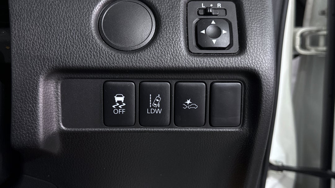 2021 Mitsubishi Triton Glx+ (4x4), Automatic, 119004 km, Utility Switches/Buttons