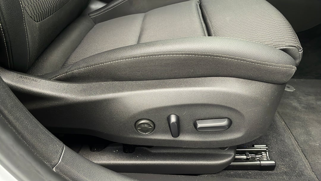 2019 Holden Commodore Rs, Automatic, 55631 km, Drivers Side Adjustment Panel