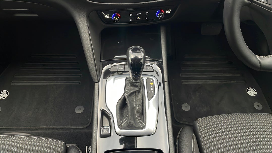 2019 Holden Commodore Rs, Automatic, 55631 km, Gear Lever 