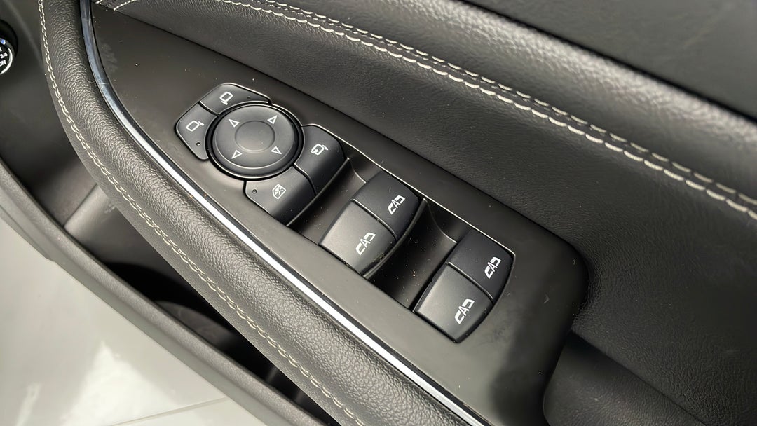 2019 Holden Commodore Rs, Automatic, 55631 km, Drivers Side Door Panel Controls