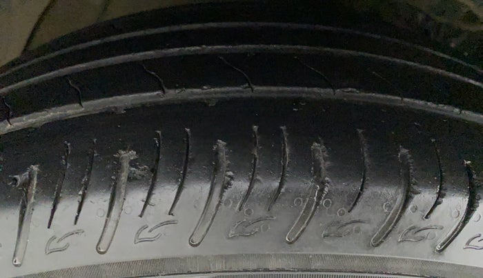 2019 Mahindra XUV300 1.5 W6 MT, Diesel, Manual, 73,403 km, Left Front Tyre Tread