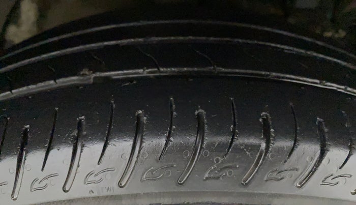 2019 Mahindra XUV300 1.5 W6 MT, Diesel, Manual, 73,403 km, Right Front Tyre Tread