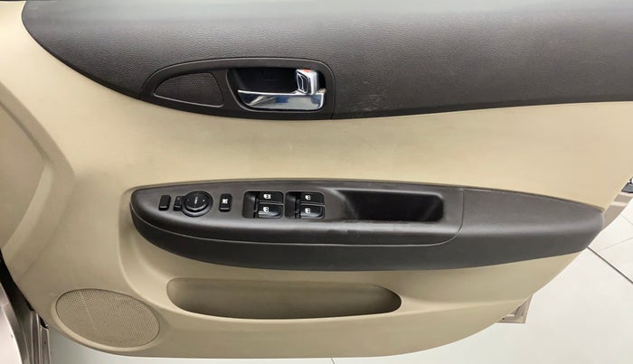 2013 Hyundai i20 SPORTZ 1.2 VTVT, Petrol, Manual, 91,476 km, Driver Side Door Panels Control