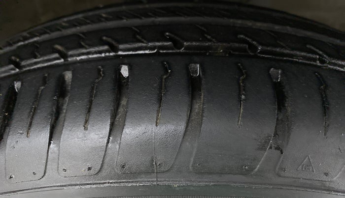 2020 Maruti Dzire VXI, Petrol, Manual, 13,464 km, Right Front Tyre Tread