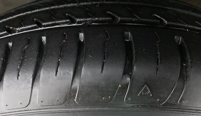2020 Maruti Dzire VXI, Petrol, Manual, 13,464 km, Left Front Tyre Tread