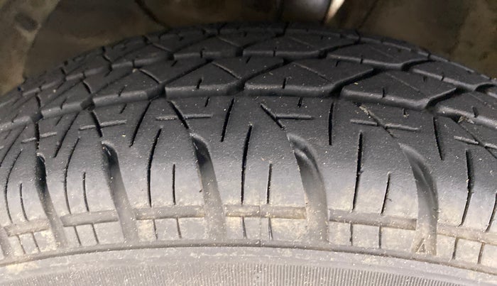 2018 Maruti Dzire VDI AMT, Diesel, Automatic, 50,066 km, Left Front Tyre Tread