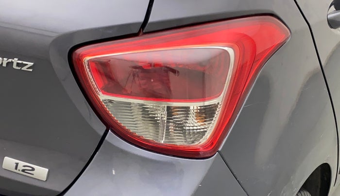 2016 Hyundai Grand i10 SPORTZ 1.2 KAPPA VTVT, Petrol, Manual, 36,116 km, Right tail light - Minor scratches