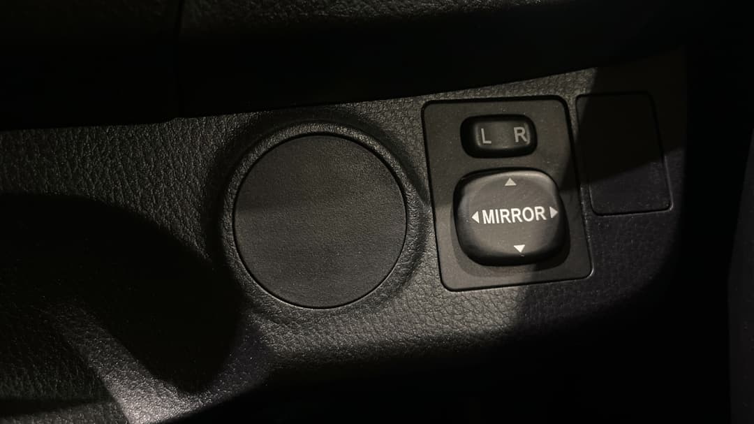 2018 Toyota Yaris Ascent, Automatic, 40721 km, Utility Switches/Buttons