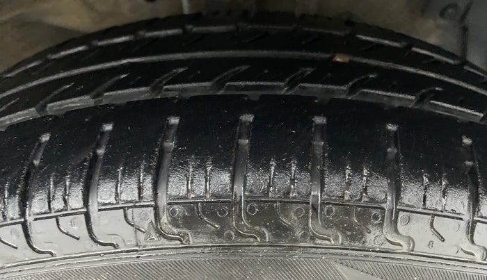 2015 Maruti Swift Dzire LDI BS IV, Diesel, Manual, 72,225 km, Right Front Tyre Tread